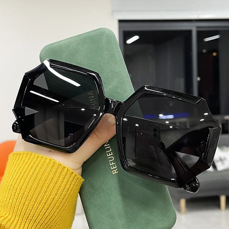 Очки солнцезащитные женские в стиле ретро с защитой UV400