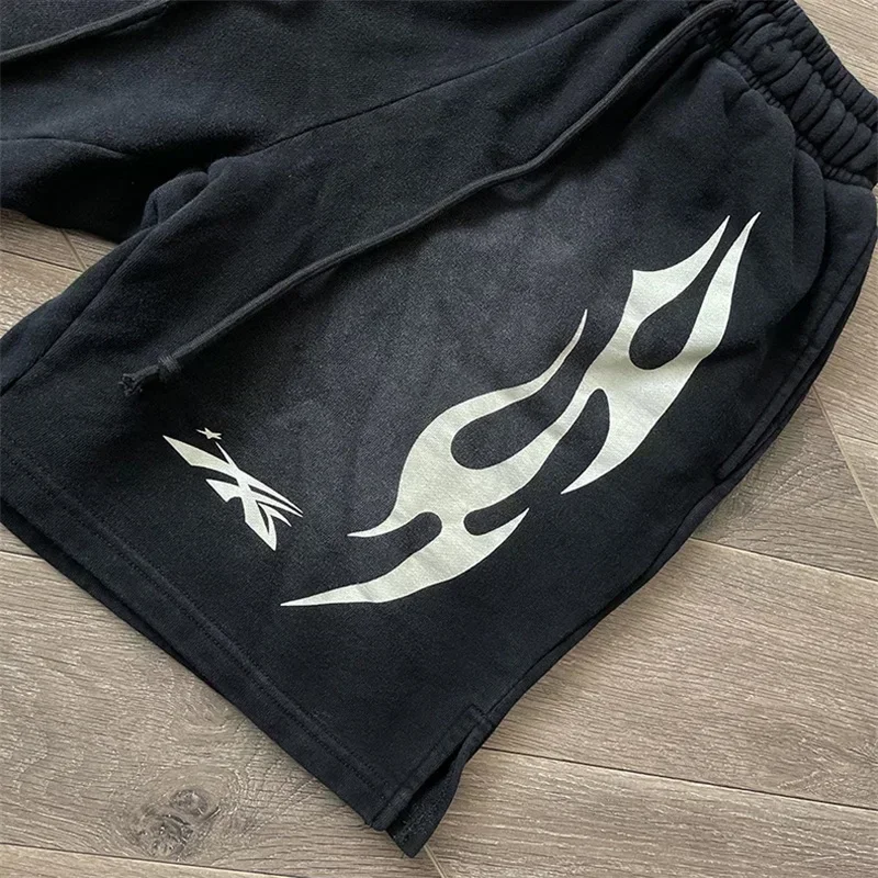 24ss Хип-хоп Спортивные шорты Flame для женщин Лучшее качество Негабаритные потертые