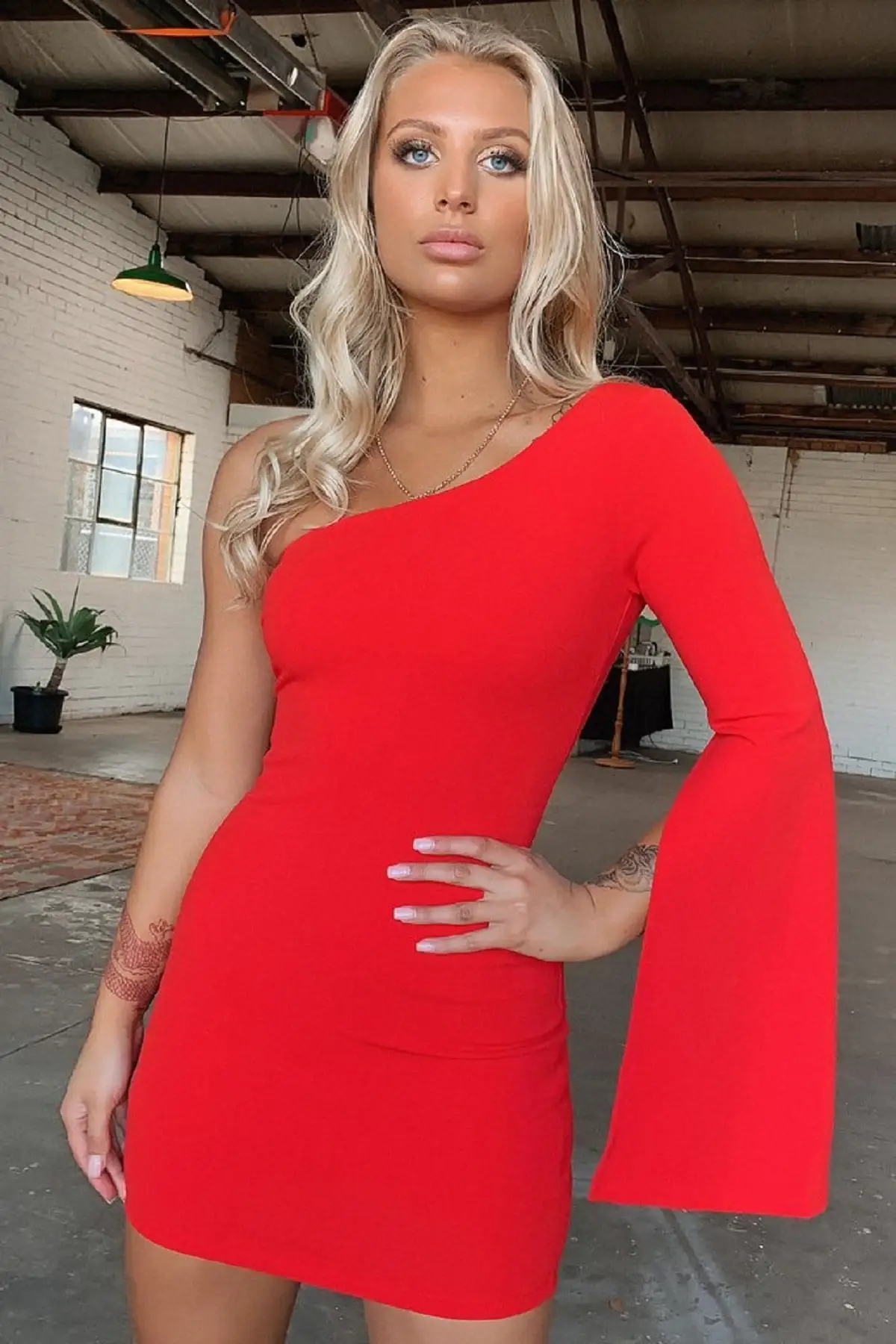 

Пикантное однотонное облегающее платье-мини из эластичной ткани с рукавом-лодочкой, красного цвета, 021
