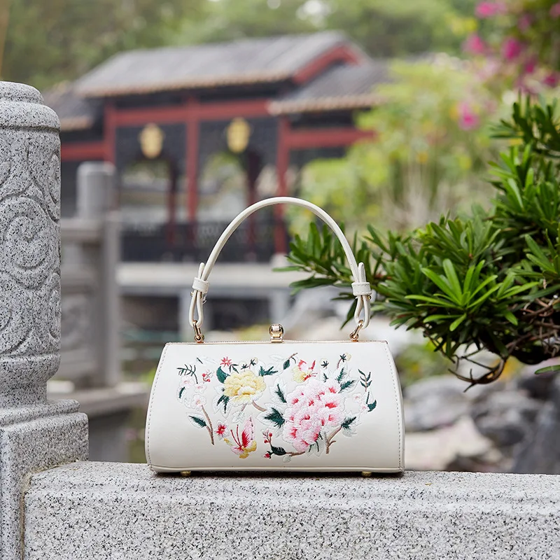 

Chinese Style Flower Embroidery Handbag Vintage PU Leather Evening Bag Exquisite Handmade Clutch Bag Lady Cheongsam Bags XA381H