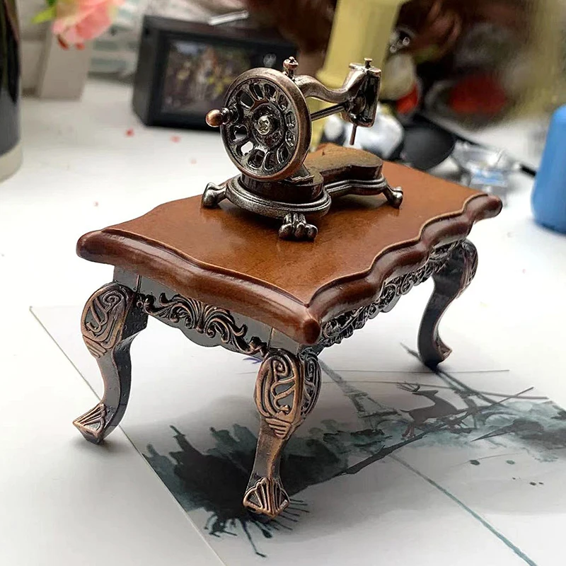 

1Pc Mini Alloy Miniature Sewing Machine 1:12 Scale Dollhouse DIY Decoration Gift