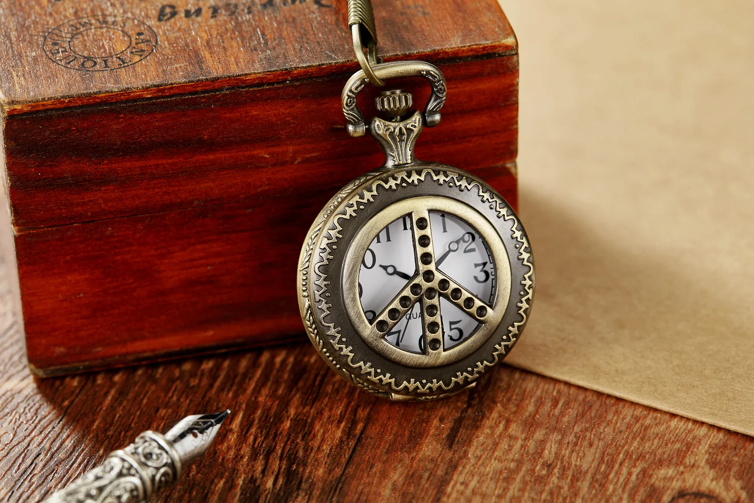 Рисунок 6 - Классические карманные часы с вырезами