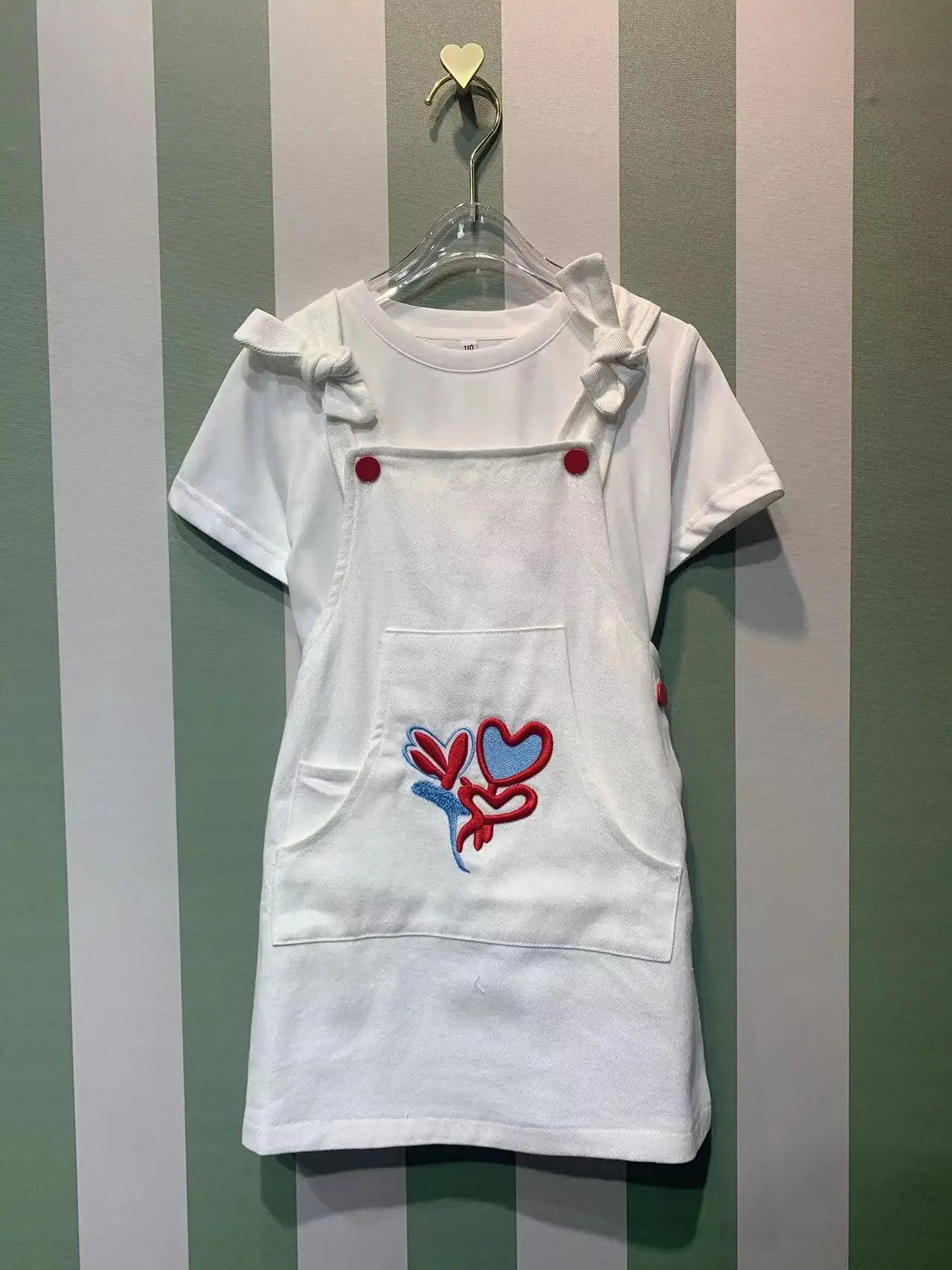 

Дизайнерская детская одежда, новинка 2023, Модный комплект из двух предметов для девочек с коротким рукавом и принтом в виде сердца