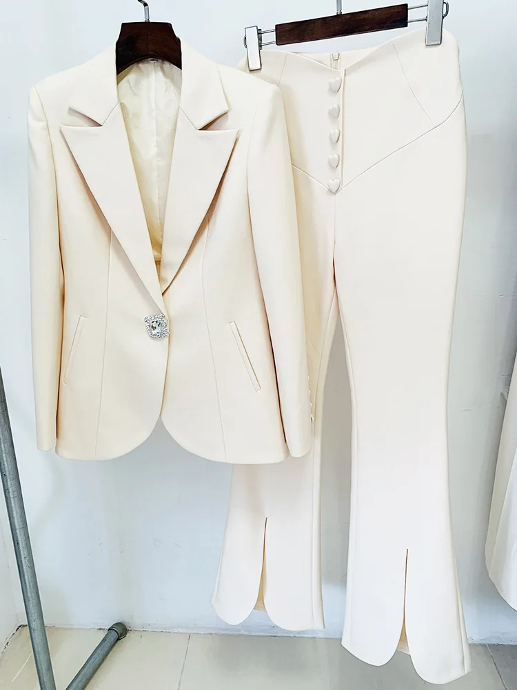 

Деловой костюм для женщин Изогнутая куртка с бриллиантовой пуговицей Офисные наряды Ткань в форме сердца Расклешенные брюки в наличии