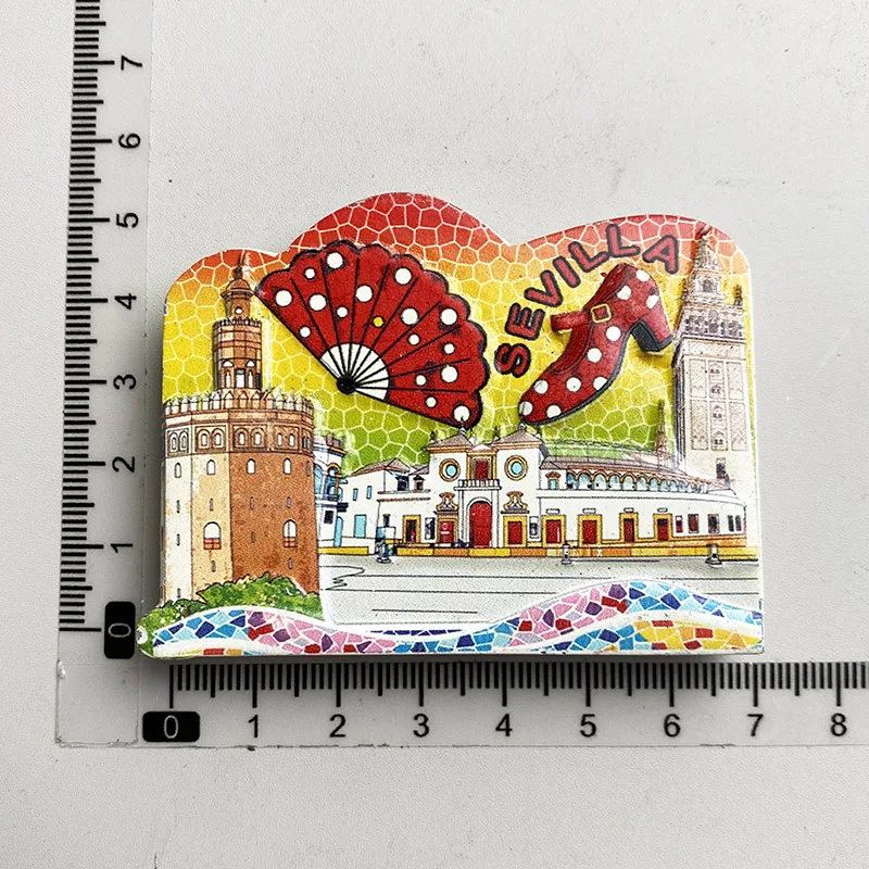 Туристические сувениры в виде холодильника Севилья