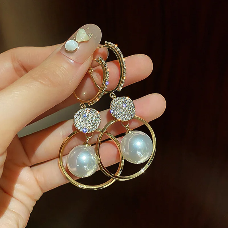 

Temperament Luxury Earrings Round Pendant Women Earrings Imitation Pearl Pendant Fashion French Pave Zircon Party Jewelry 2023