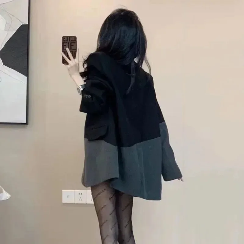 Распространенные блейзеры для женщин с зубчатым дизайном молодых девушек