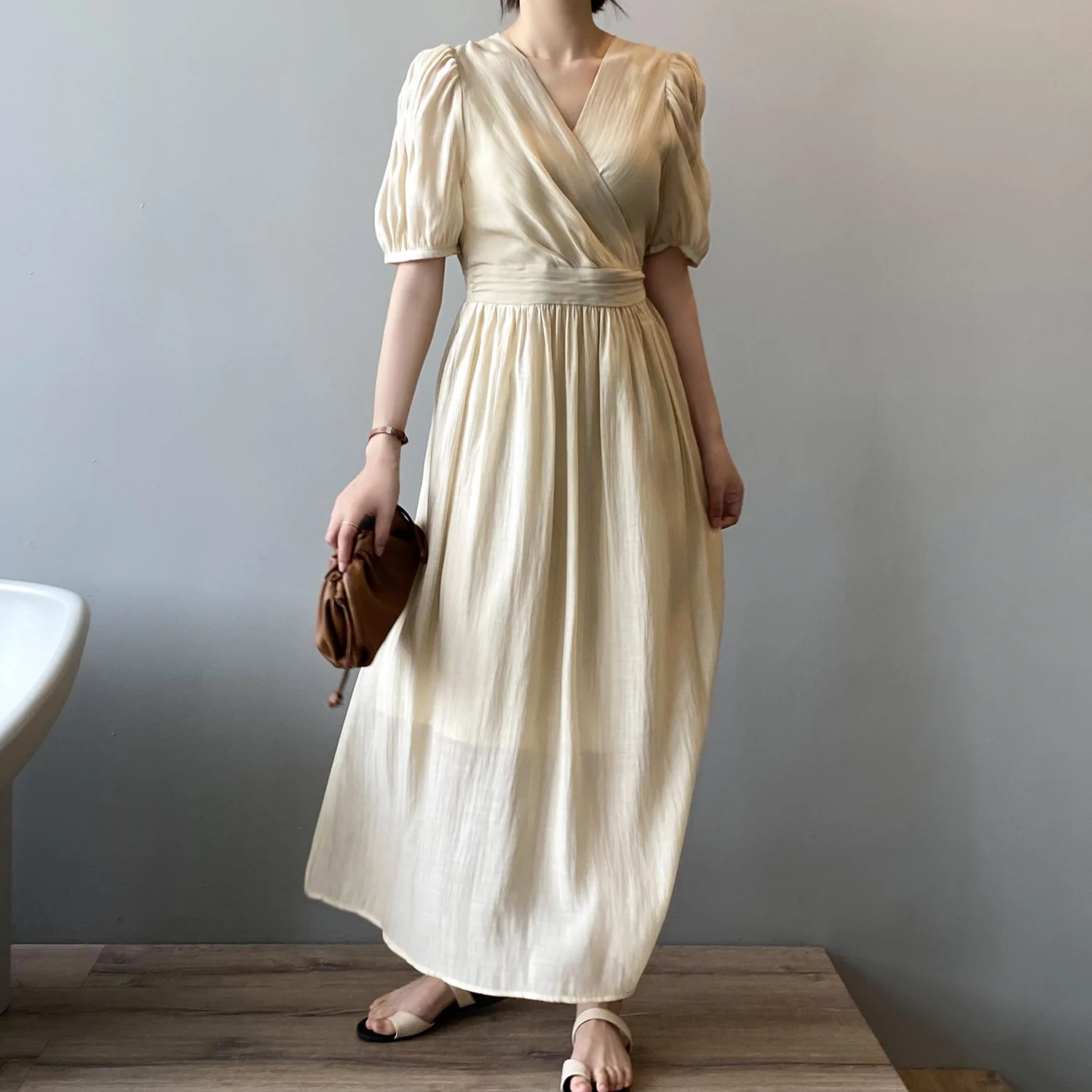 

French V-Neck Puff Sleeve Elegant Dress Women'S 2022 Summer New Sweet And Elegant Long Beach Skirt A-Line Short-Sleeved Dress