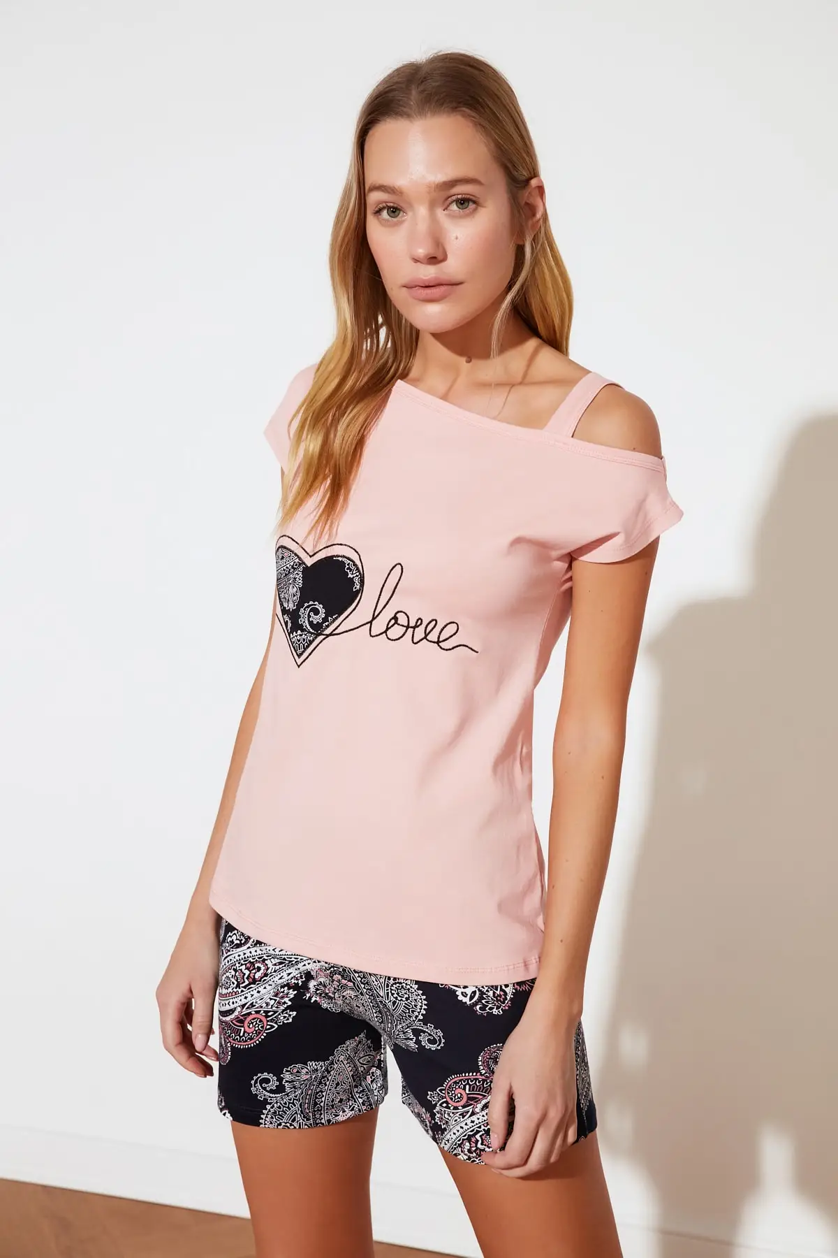 

Trendyol Printed Knitted Pajamas Set THMSS21PT1202