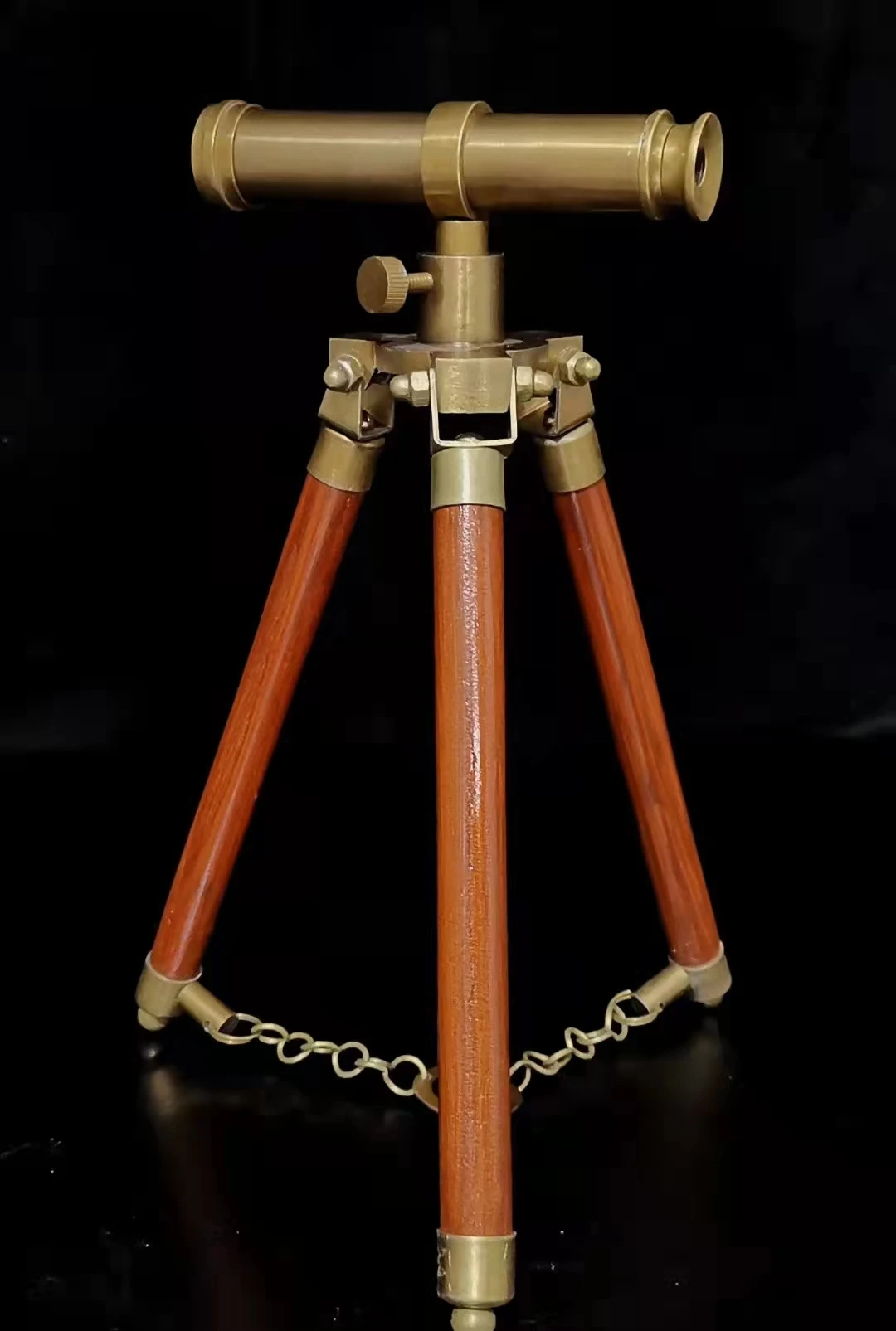 

Латунный античный монокулярный дизайнерский телескоп с деревянным штативом, напольные телескопические штативы, реквизит для фильмов, украшение для дома