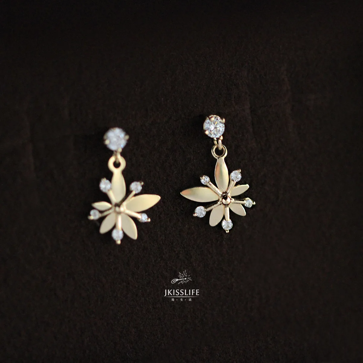 

Серьги из серебра пробы с цирконами