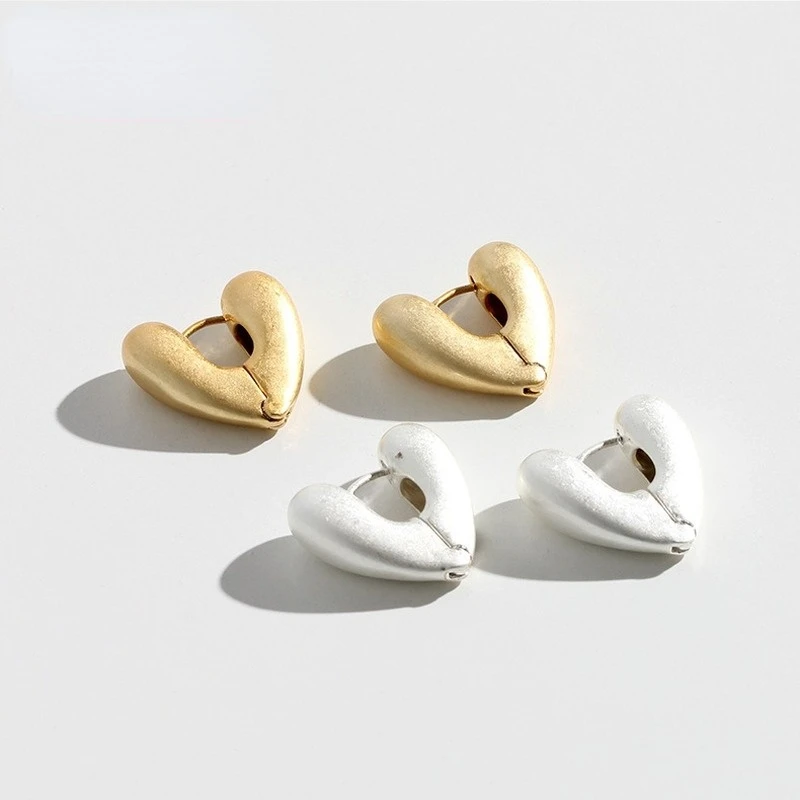 

European and American ins heart-shaped cold wind earrings female niche U-shaped earrings gold and silver earrings