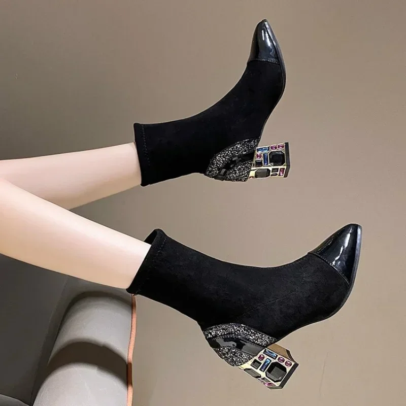 Женские ботинки на грубом каблуке красные Универсальные осень и зиму 2024