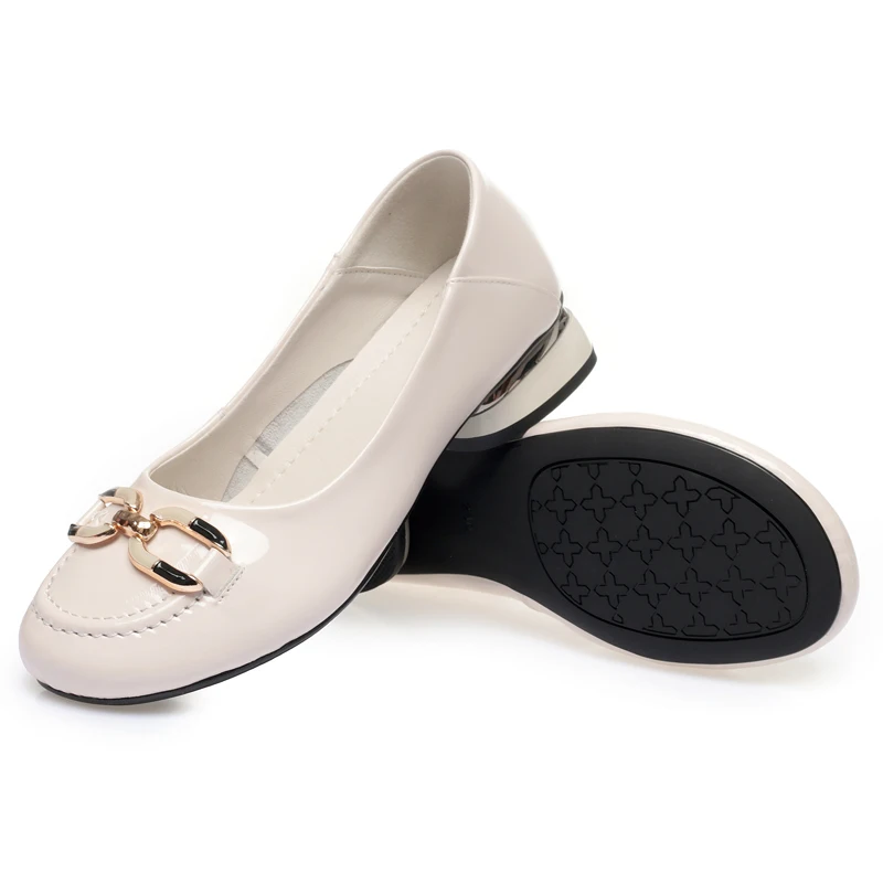 AIYUQI Peas Shoes Women Non-slip Large Size 41 42 43 Shallow Mouth Women Spring Shoes Middle-aged Patent Leather Women Shoes