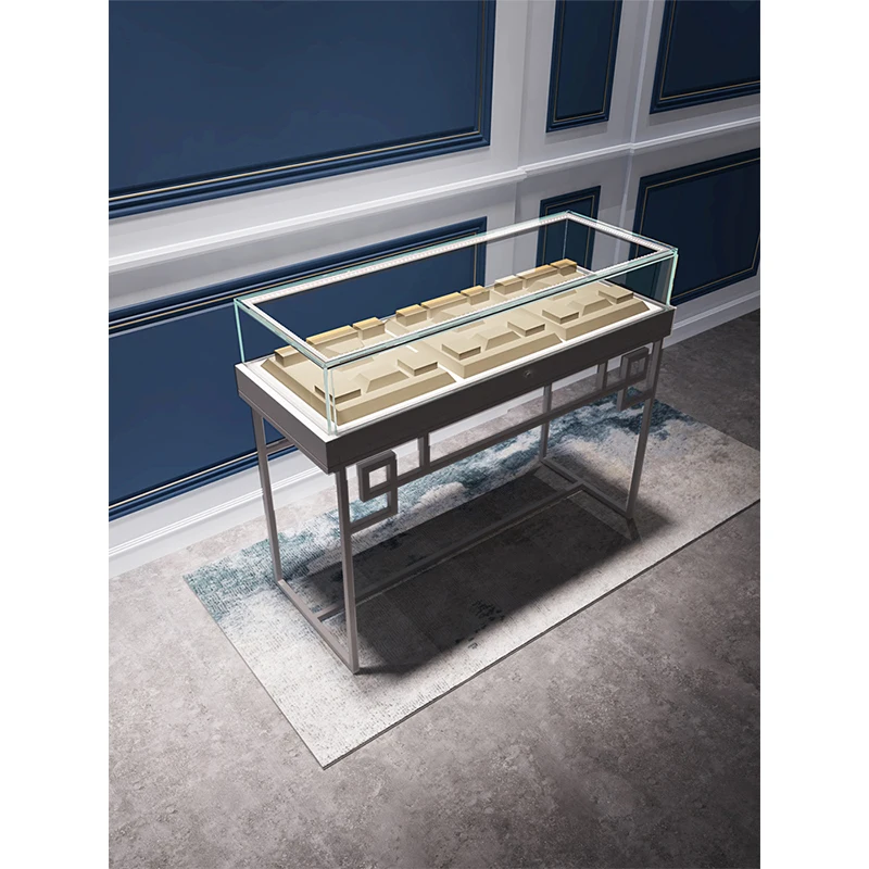 На заказ. Стеклянный выставочный шкаф для ювелирных изделий зал