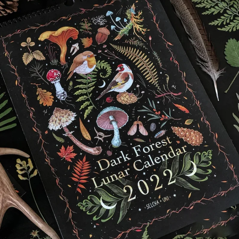

Календарь с изображением темного леса и Луны, 2022
