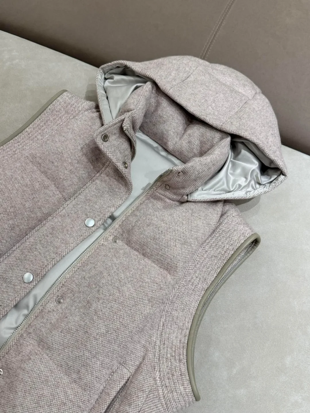 Зимняя женская куртка B * C с кожаной отделкой и капюшоном однобортный