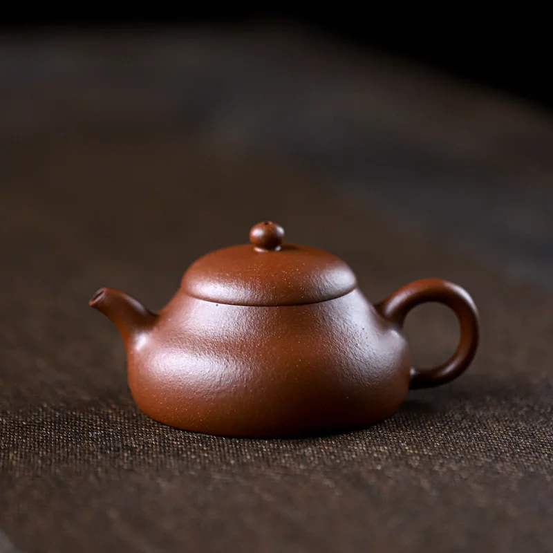 

Yixing Purple Clay Pot Half-Handmade Teapot Raw Ore Falling Slope Half Month Egg-Shell Porcelain 130cc