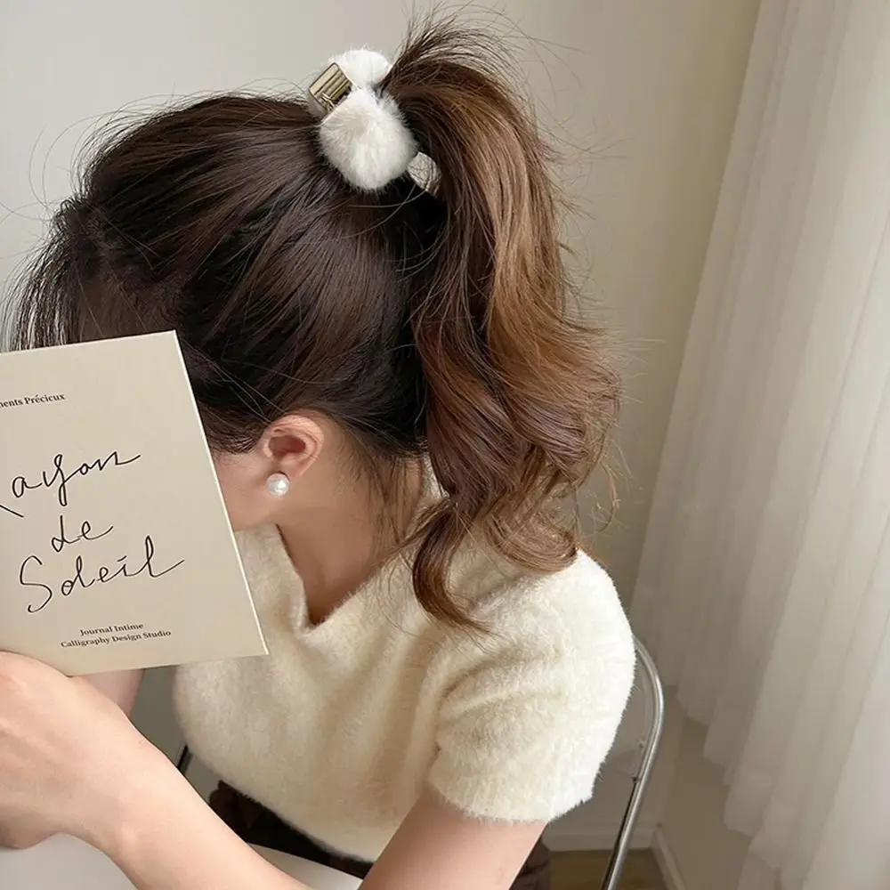

Sweet Cute Ponytail Holder Elegant Fashion Plush Ball Hair Claw Simple Creative Crab Barrette For Women Girl
