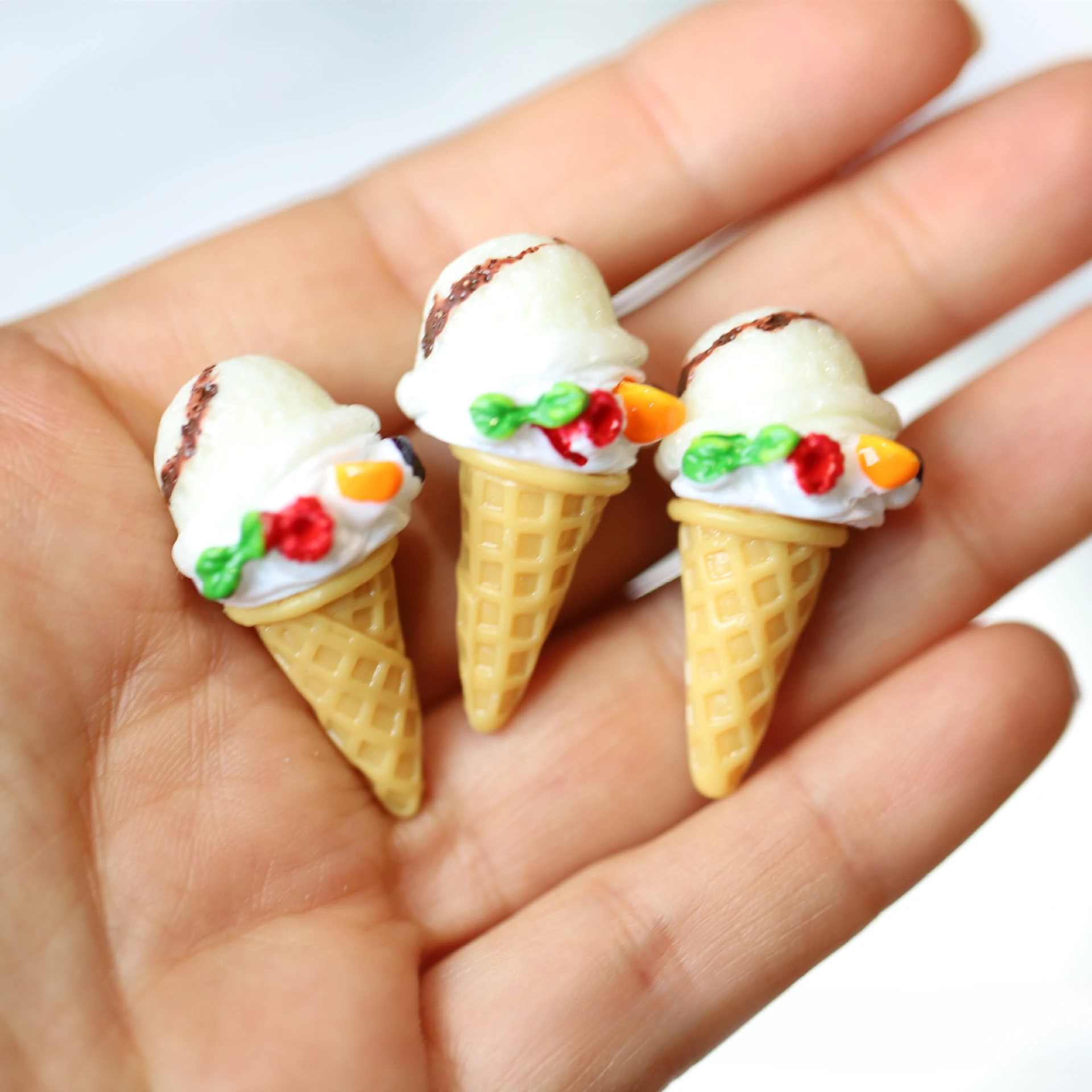 

Миниатюрный конус для мороженого из смолы, набор из 3 штук