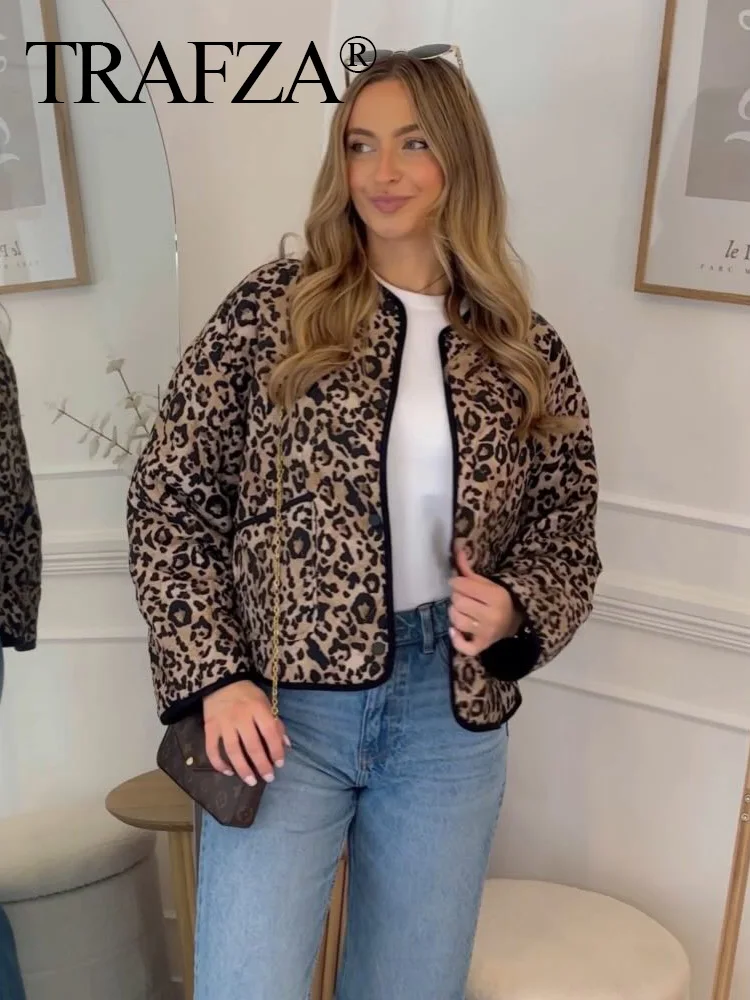 Женская Стеганая куртка с леопардовым принтом и длинным рукавом