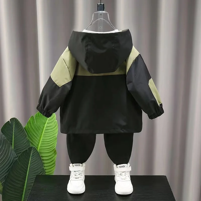 Ветрозащитная куртка для мальчиков