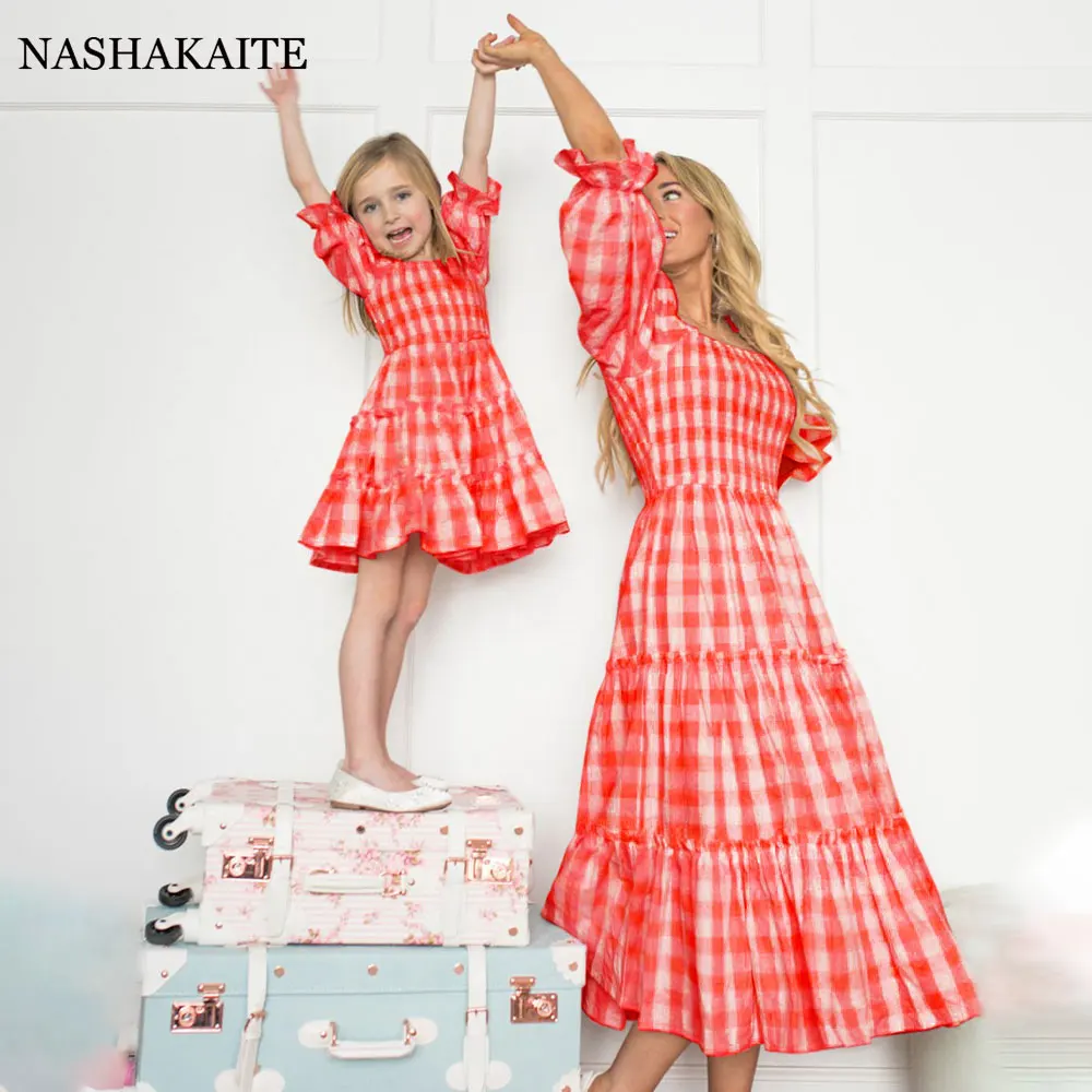 

Одежда для мамы и дочки длинная юбка в клетку плиссированное платье с квадратным вырезом и воздушным шаром на рукавах одежда для семьи «Мам...