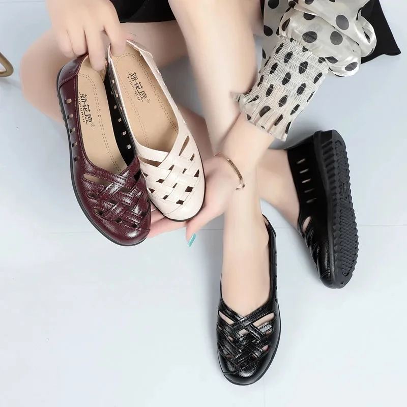 Women Summer Loafers Female Vintage Leahter Flats Shoes Ladies Hole Sandals Soft Sole Breathable Outdoor Walking Shoes Mom Shoes