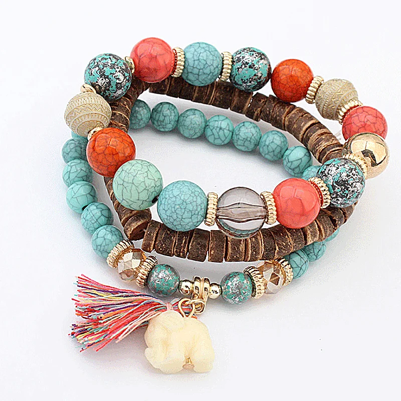 

Многослойный праздничный красочный отдых в богемном стиле для путешествий на открытом воздухе