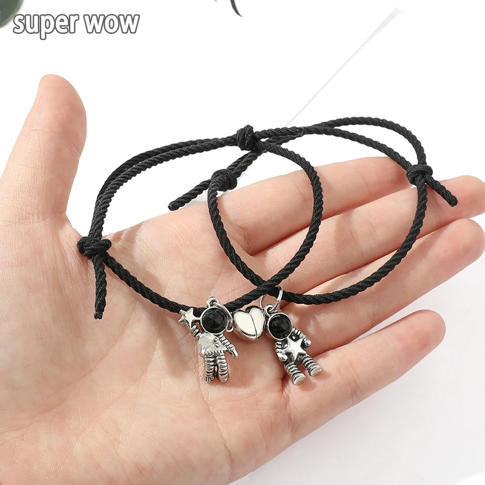 

Модные магнитные браслеты для влюбленных с подвеской в виде астронавта для женщин и мужчин, регулируемый браслет, ювелирные изделия в Подар...