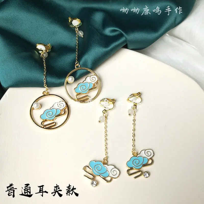 Женские серьги-гвоздики из сплава серебристого цвета |