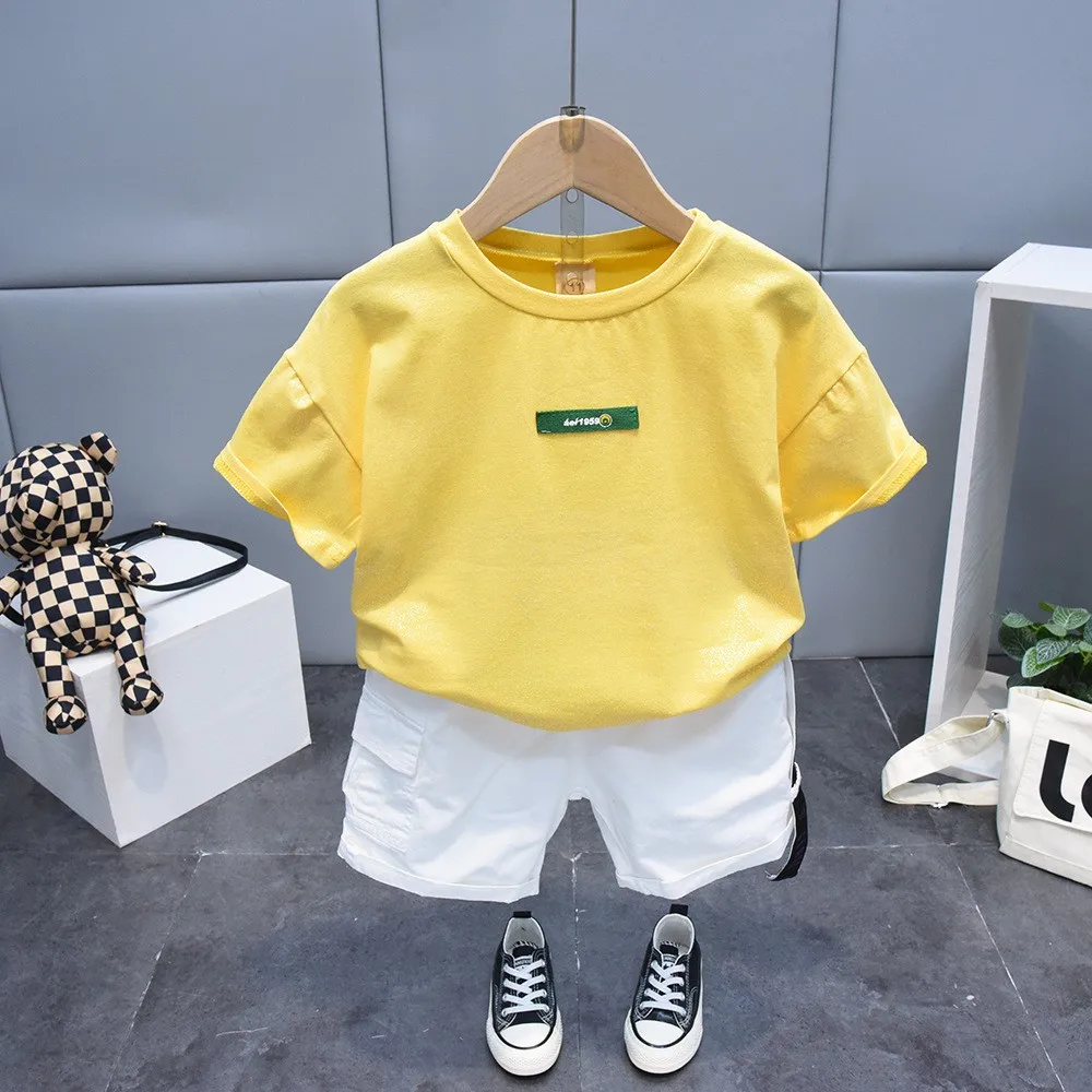 

Детский спортивный костюм, футболка с круглым вырезом и шорты, на возраст 2-7 лет