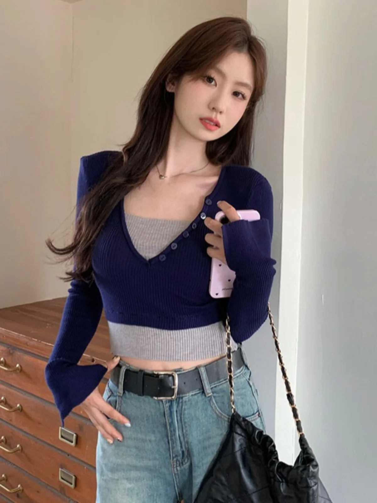 Женский вязаный топ из двух предметов в тон с полуоткрытым воротником стиле