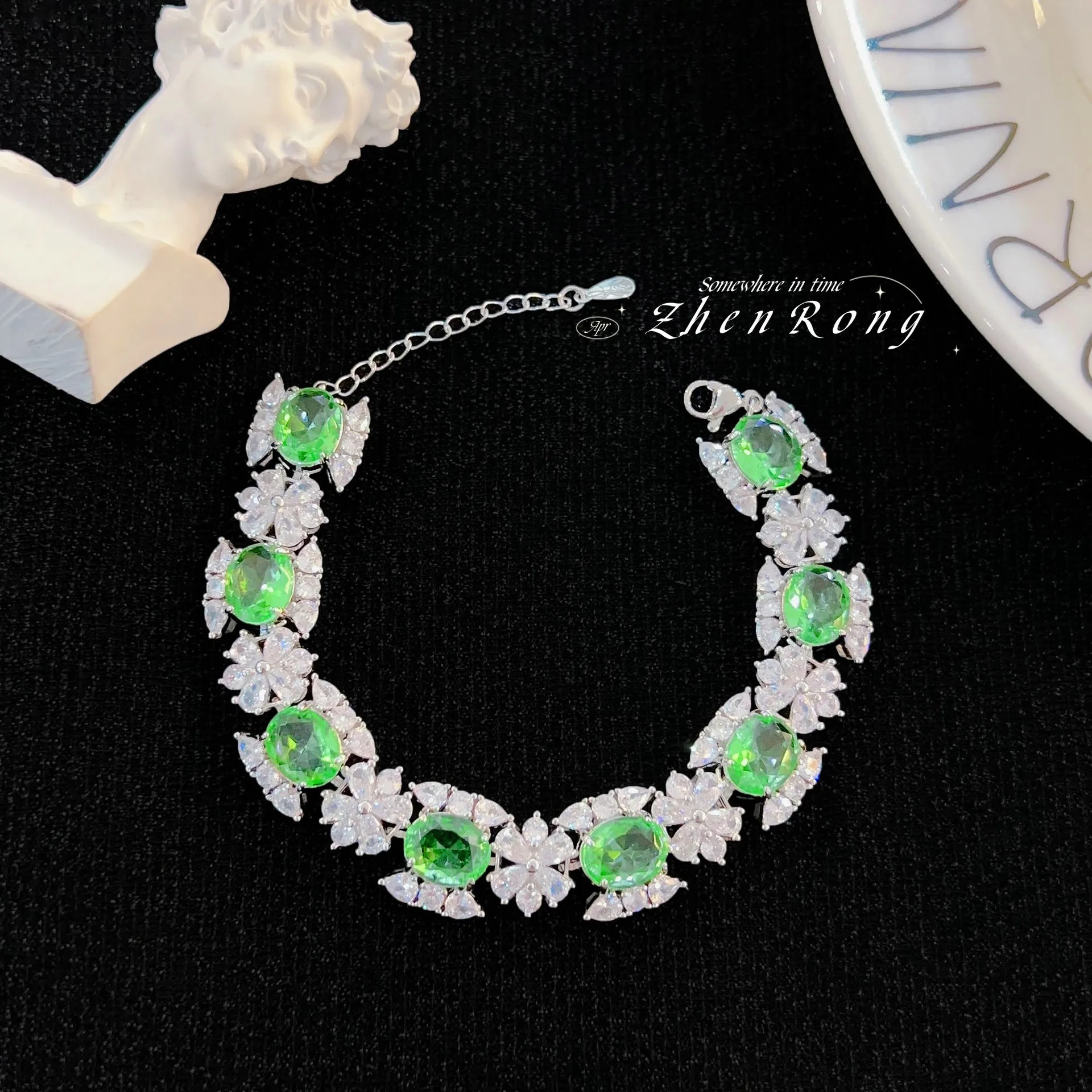 

Luxury Apple Green Crystal Stone Bracelets For Women Elegant Silver Color Charm Bracelet Fashion Party Engagement Jewelry Gifts