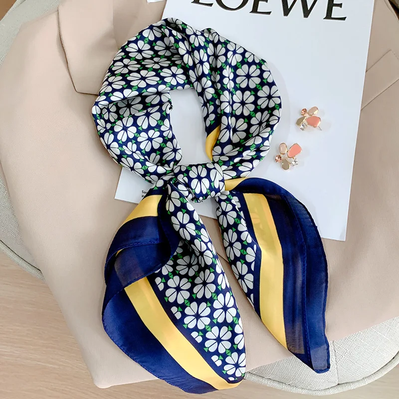 

Kerchief 2022 Popular Print Headcloth Luxury Design Silk Scarves Fashion Sunscreen 70X70CM Bandannas Four Seasons Square Shawls