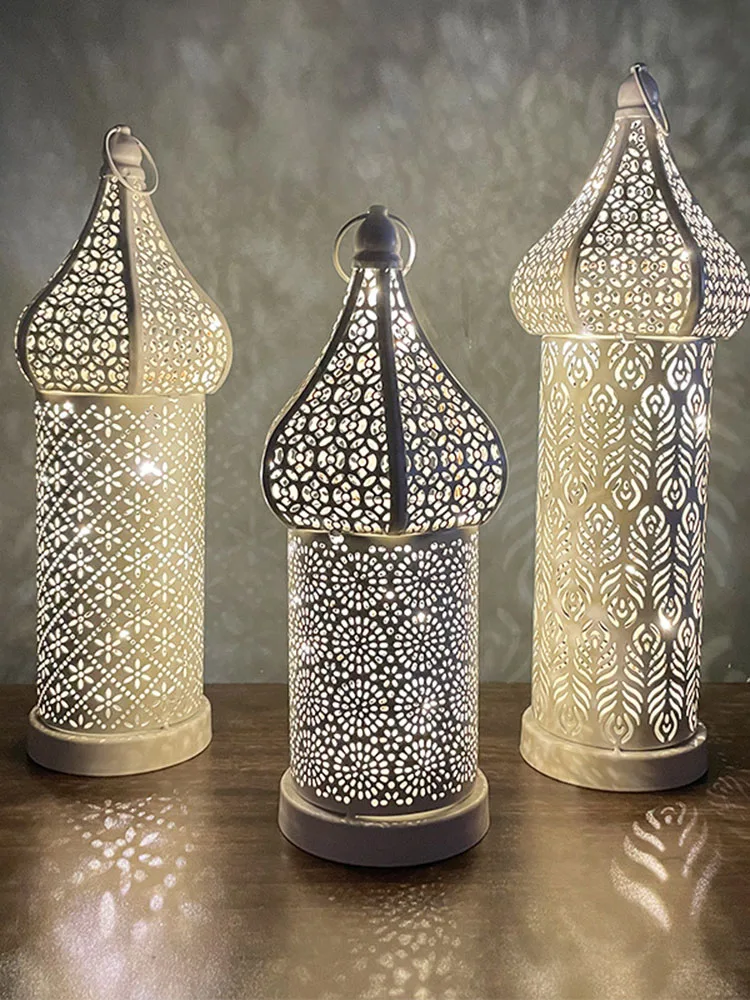 

Retro Hollow Led Wind Lamp Ramadan Moroccan Iron Lantern Hotel Home Bedroom Living Room Decorative Atmosphere Christmas Lamp