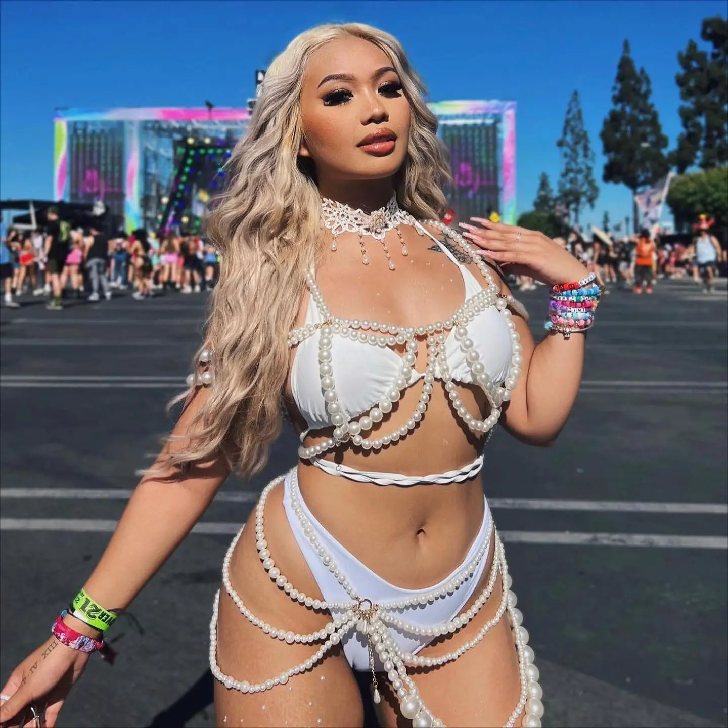

Sexy Imitation Chest Music Festival Accessories Spicy Girl Pearl Body Chain