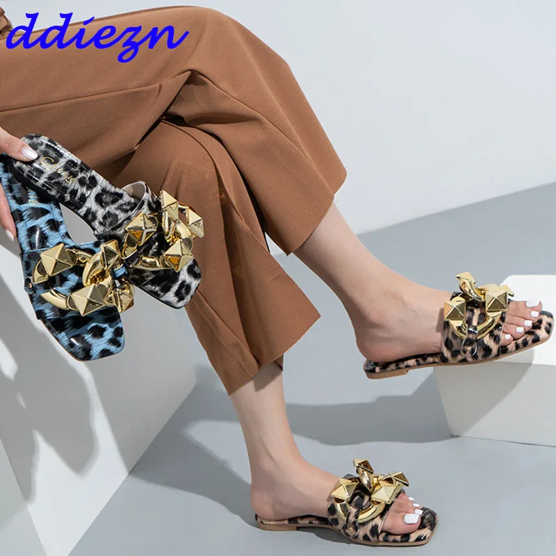 

Шлепанцы женские с заклепками, сланцы, плоская подошва, пляжные тапочки, роскошная модная Уличная обувь, 2023