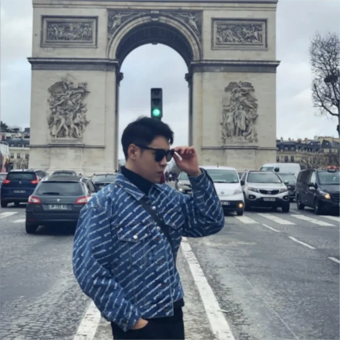 

Классическая Модная брендовая роскошная дизайнерская джинсовая куртка AAW075 в стиле унисекс с надписью для пар, из сплава А2