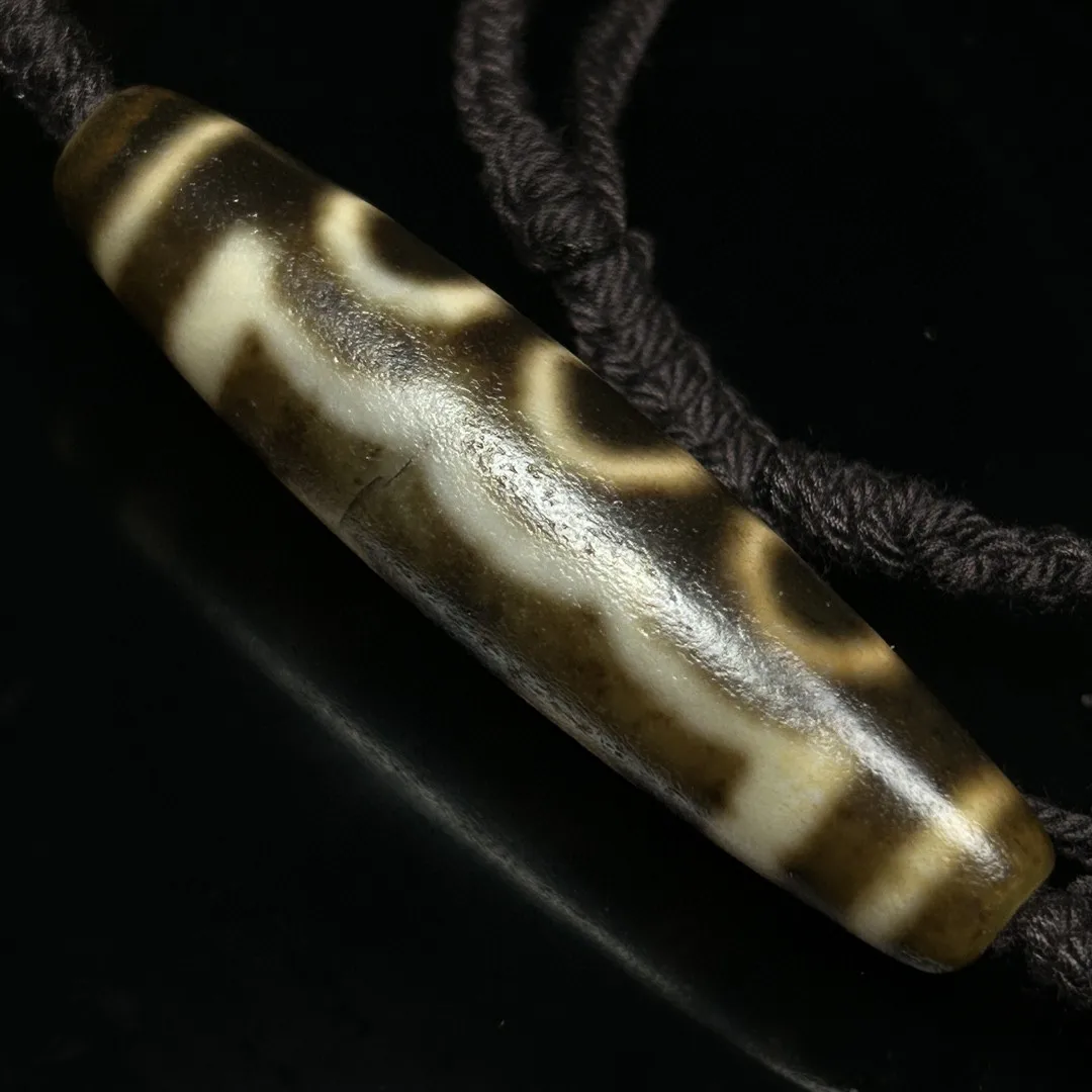 Ожерелье из черного золота с бусинами Дзи