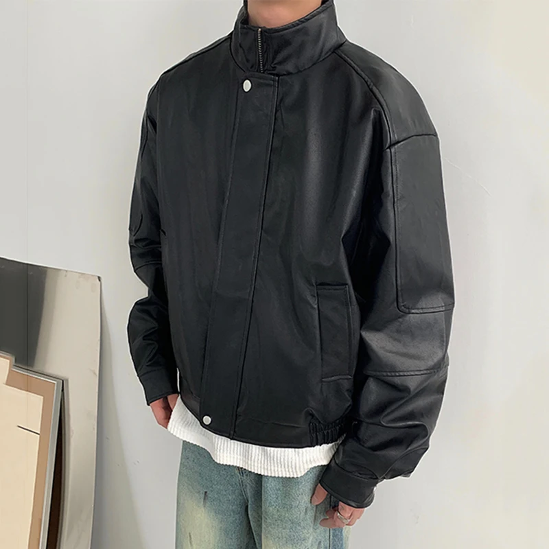 Мужская осенняя куртка IEFB из искусственной кожи с подкладкой на плечах короткие