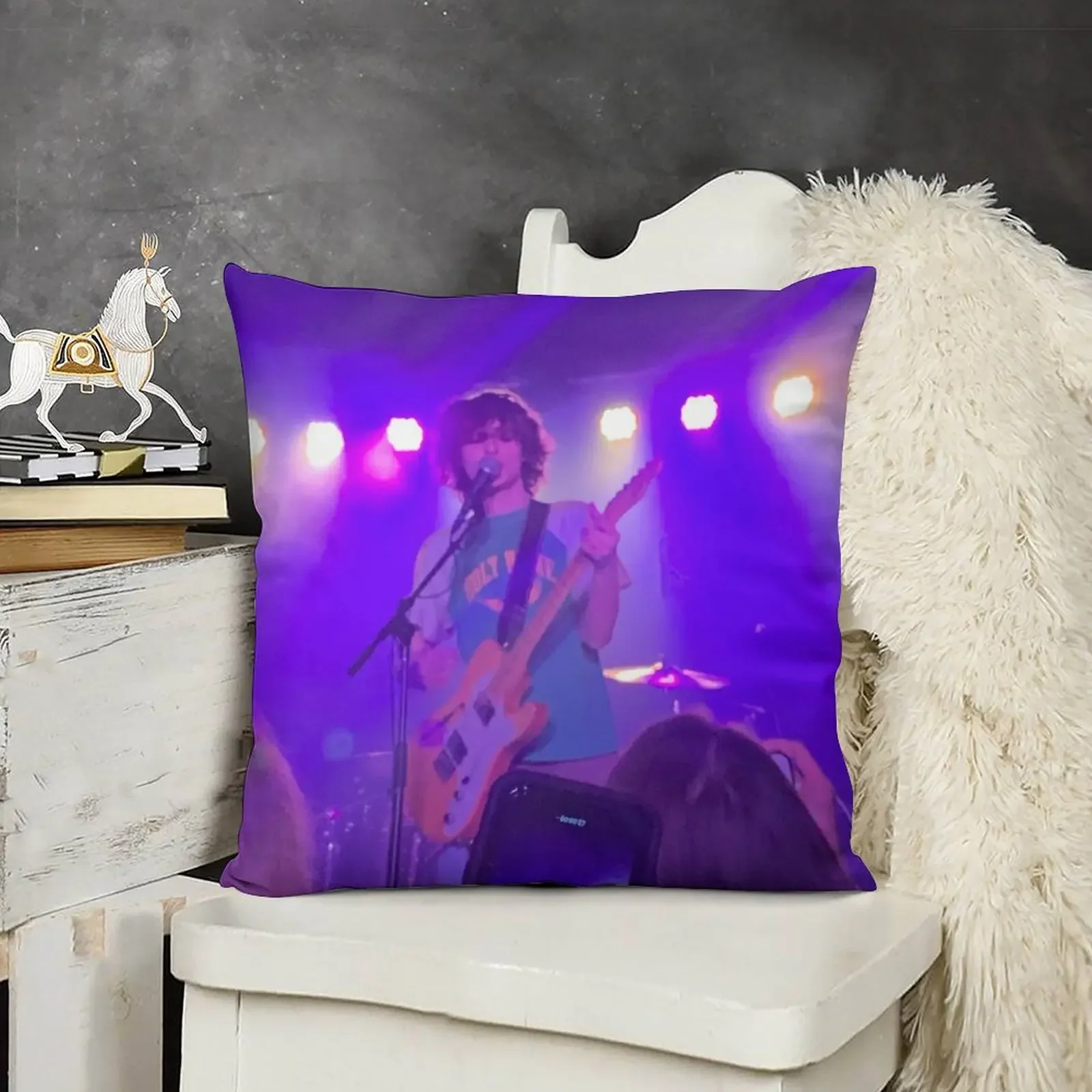 Декоративная подушка Finn Wolfhard на заказ декоративная для фото наволочка