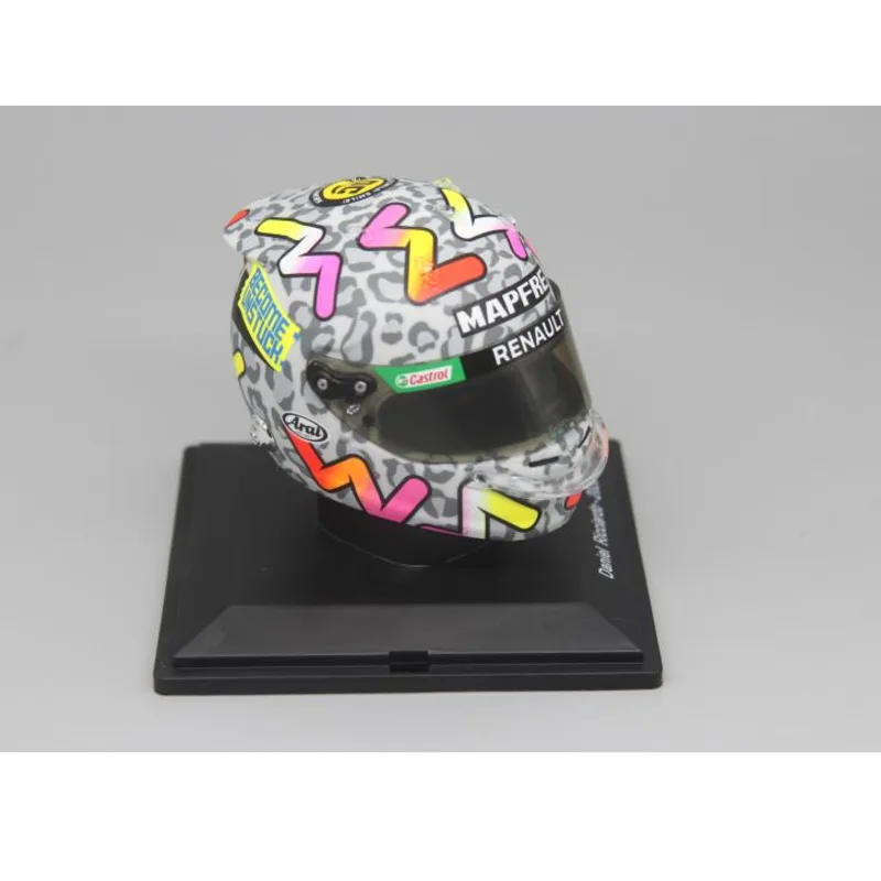 

F1 Formula One Spark Racing Model Arai Helmet 1:5 Ricardo RS20 2020
