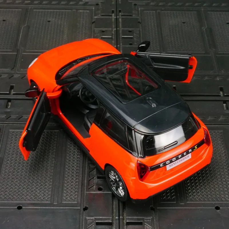 Фото Модель автомобиля BMW Mini New Energy из сплава, масштаб 1:28, с открывающимися дверями, звуковыми и световыми эффектами, коллекционный сувенир, подарок №4