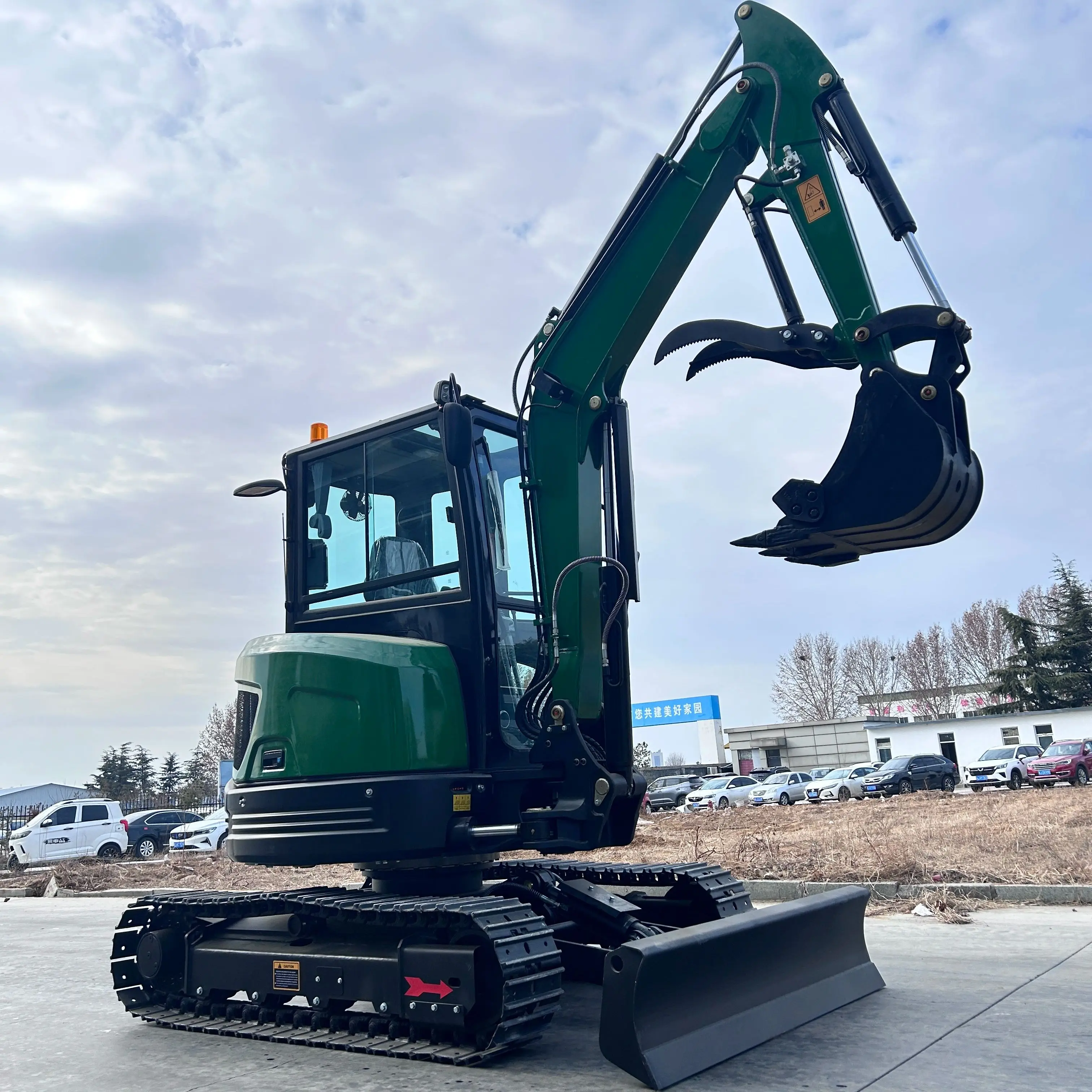 Фото Компактный гусеничный экскаватор OKW-35U, 3,5 тонны, гидравлический мини-экскаватор для ландшафтных и сельскохозяйственных проектов. №2