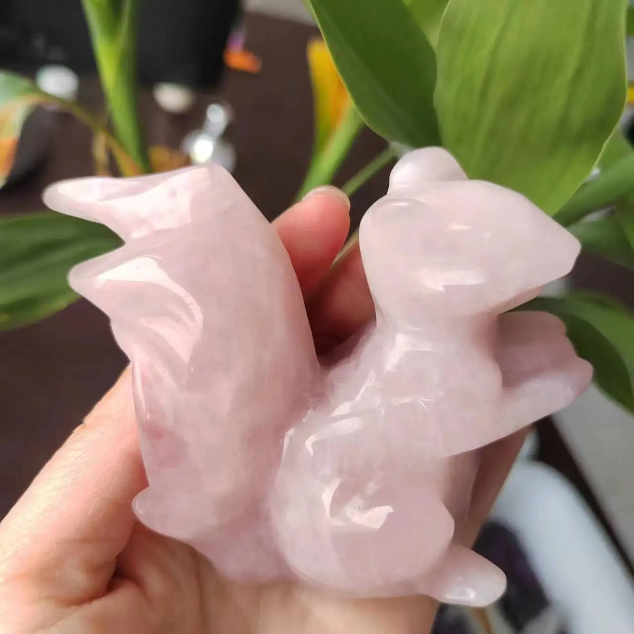 

9CM Natural Stone rose Hand Made Carved Squirrel Crystal Fashion Carved Animal Figurine Gifts