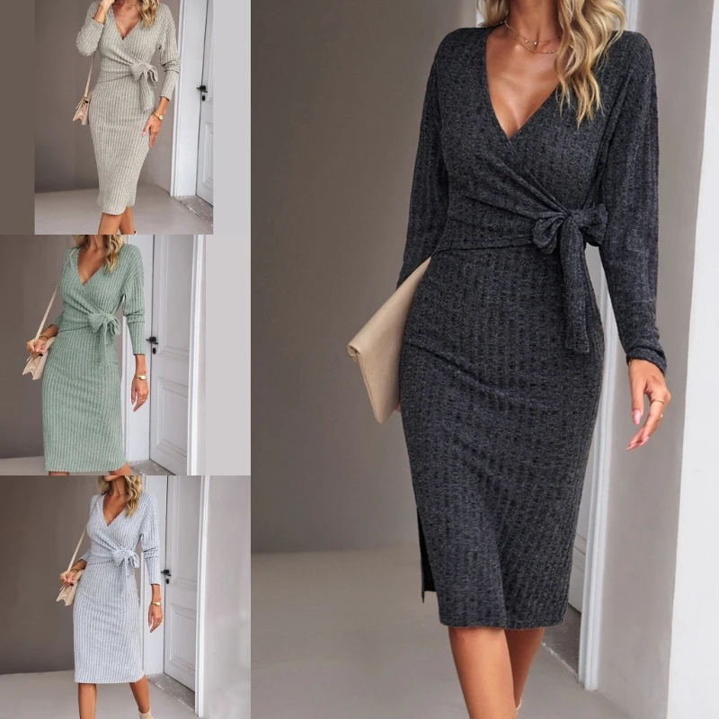 

Универсальное платье-свитер с V-образным вырезом и разрезом сбоку отлично подходит для офиса и повседневной носки