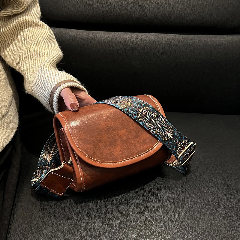 

Bag Women 2023 Autumn and Winter New Fashion Retro Texture Simple Oilskin Small Square Bag Women's One Shoulder Crossbody Bag
