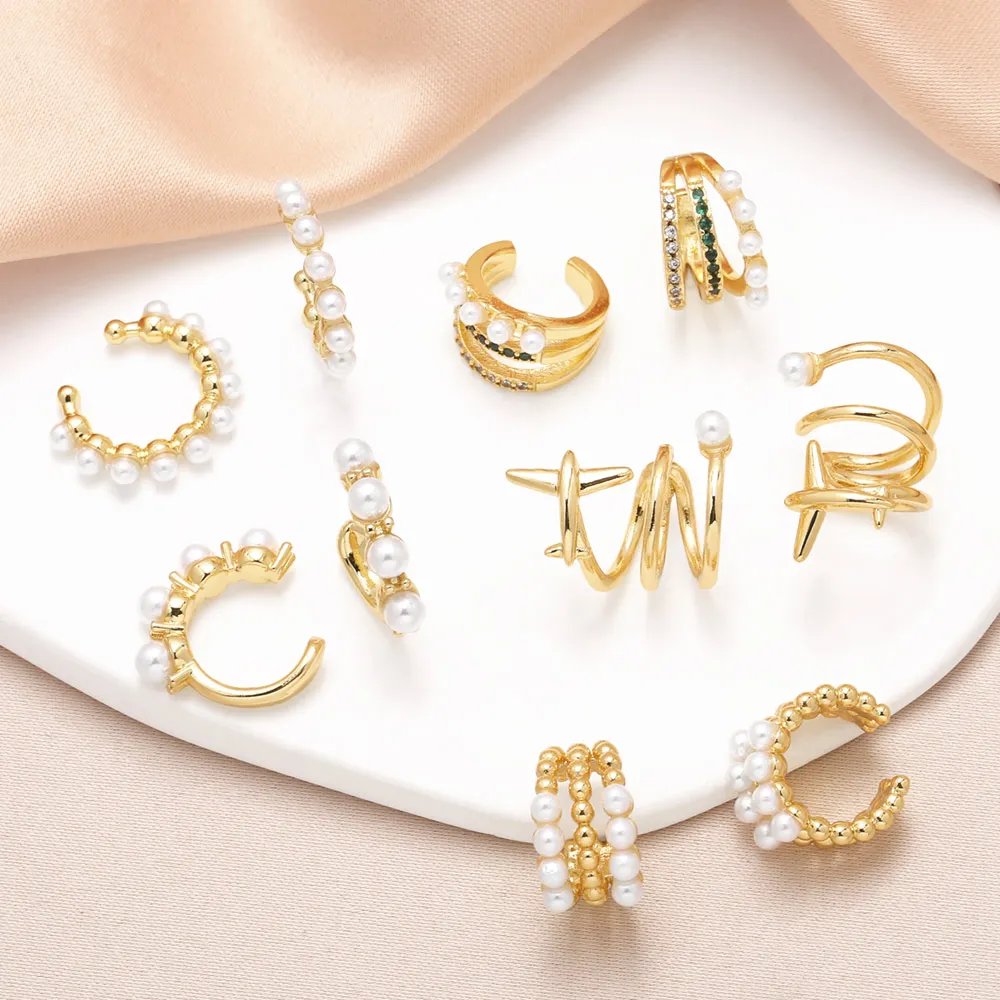 FLOLA Изящные серьги в форме буквы C с белым жемчугом для женщин медные позолоченные