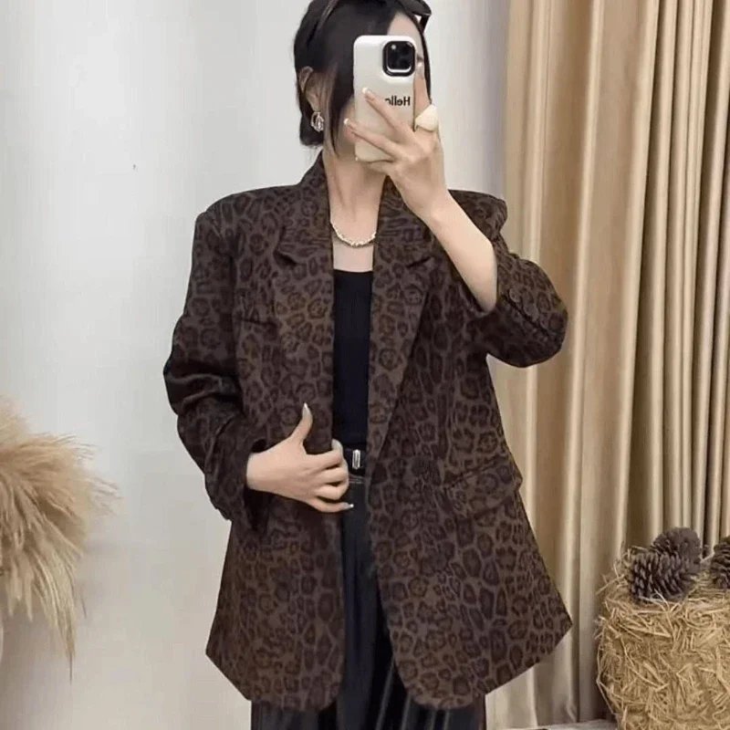 Корейская осенняя теплая бархатная куртка трендовые пальто 2025 года для женщин